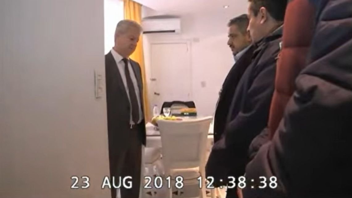 Revelan detalles de la puerta blindada en el departamento de Recoleta de Cristina Kirchner allanado en 2018