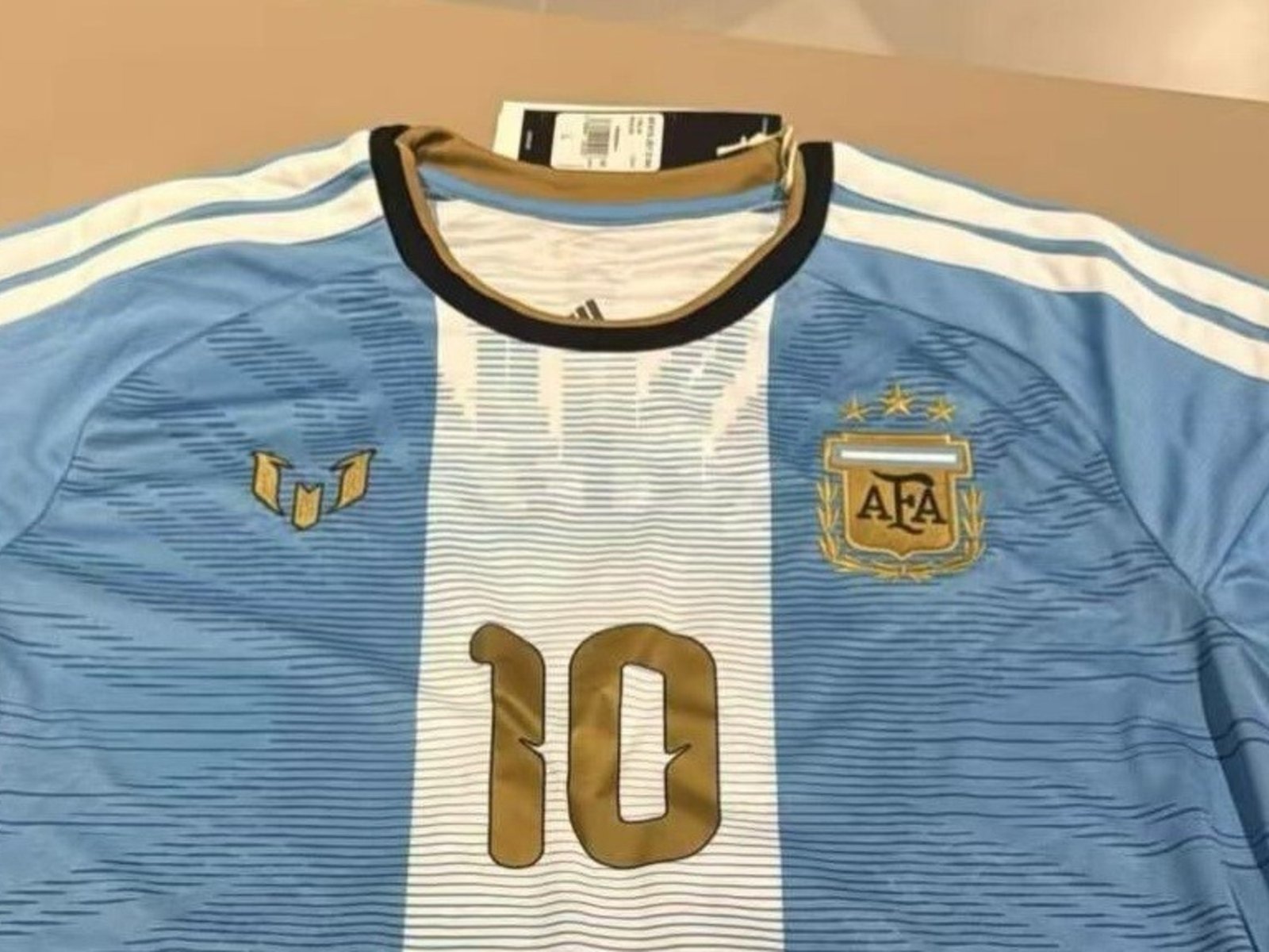Se filtraron nuevas imágenes de la camiseta especial que usará Lionel Messi en su despedida de la Selección