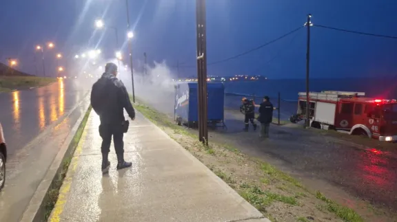 Se incendió un carrito de comidas en el Camino ARA San Juan y las pérdidas fueron totales