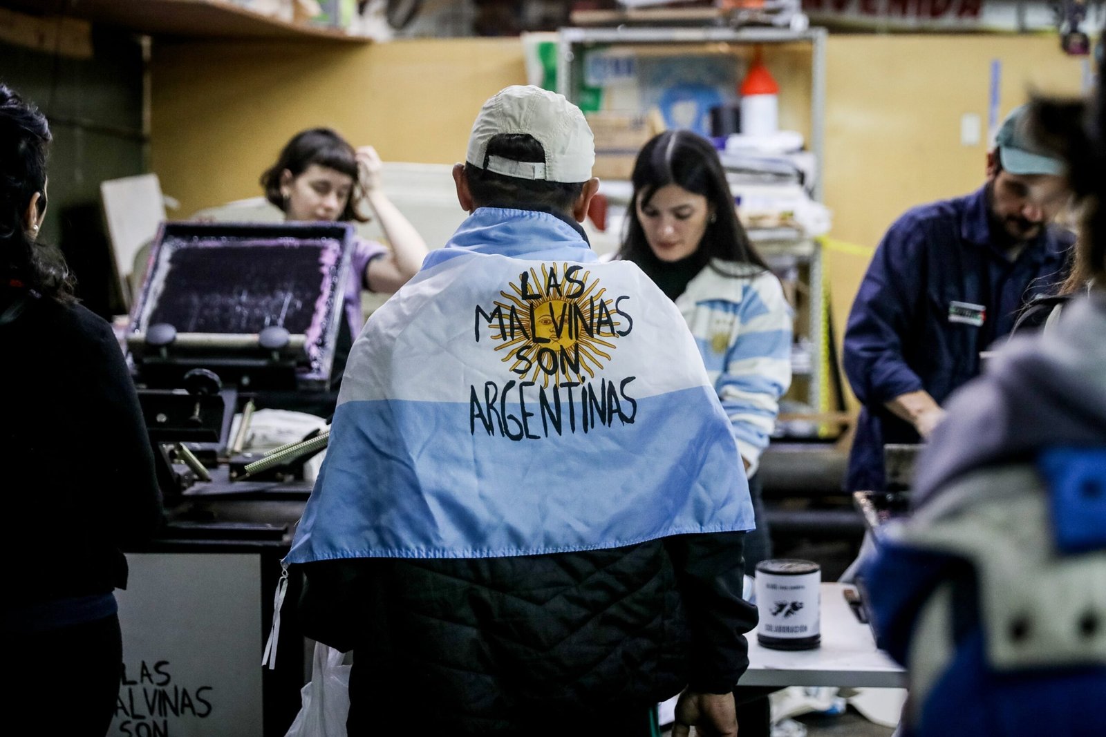 Seis de cada diez argentinos consideran que el giro de Milei en Malvinas es “por conveniencia política”