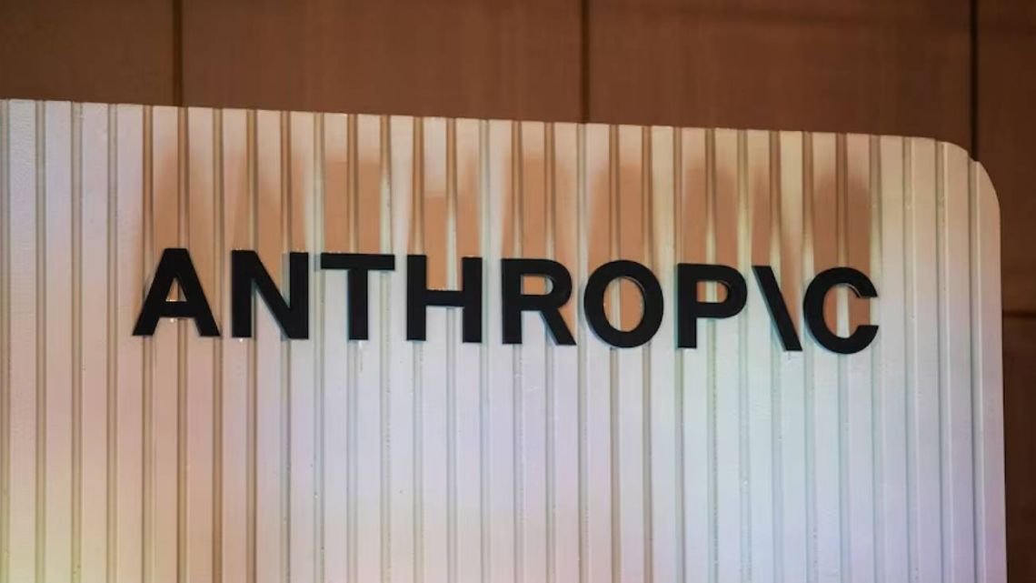 Sony y Warner demandan a Anthropic por usar canciones de The Beatles y Taylor Swift para entrenar su IA