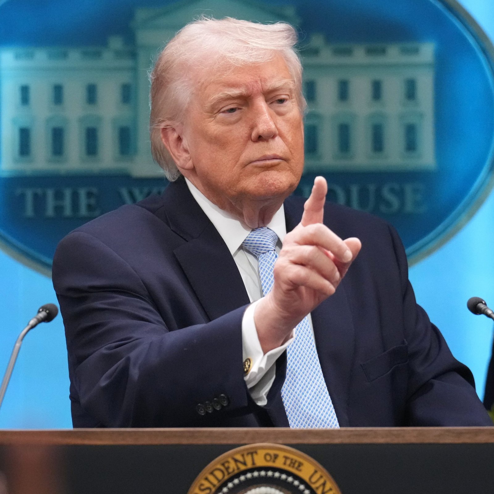 Trump anuncia el veto al acceso a la Casa Blanca de CNN, MSNBC y Politico