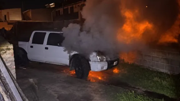 Una camioneta ardió durante la madrugada y sospechan que fue intencional