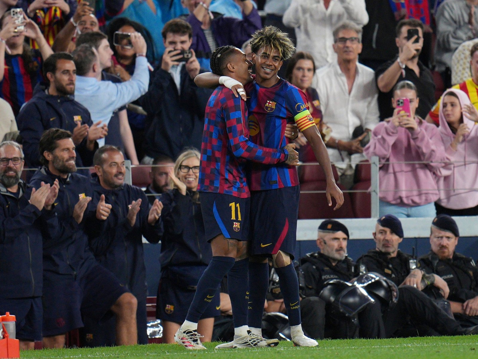 aplastantes victorias de Barcelona y PSG