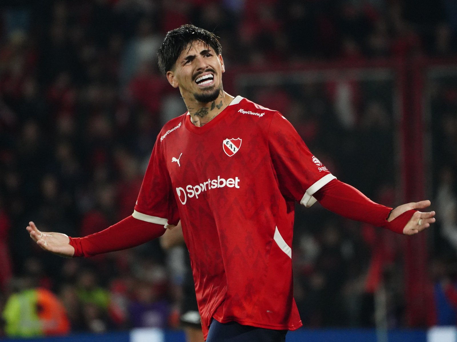 en el penúltimo día de mercado en Argentina vendió a Lomónaco y Maxi Gutiérrez