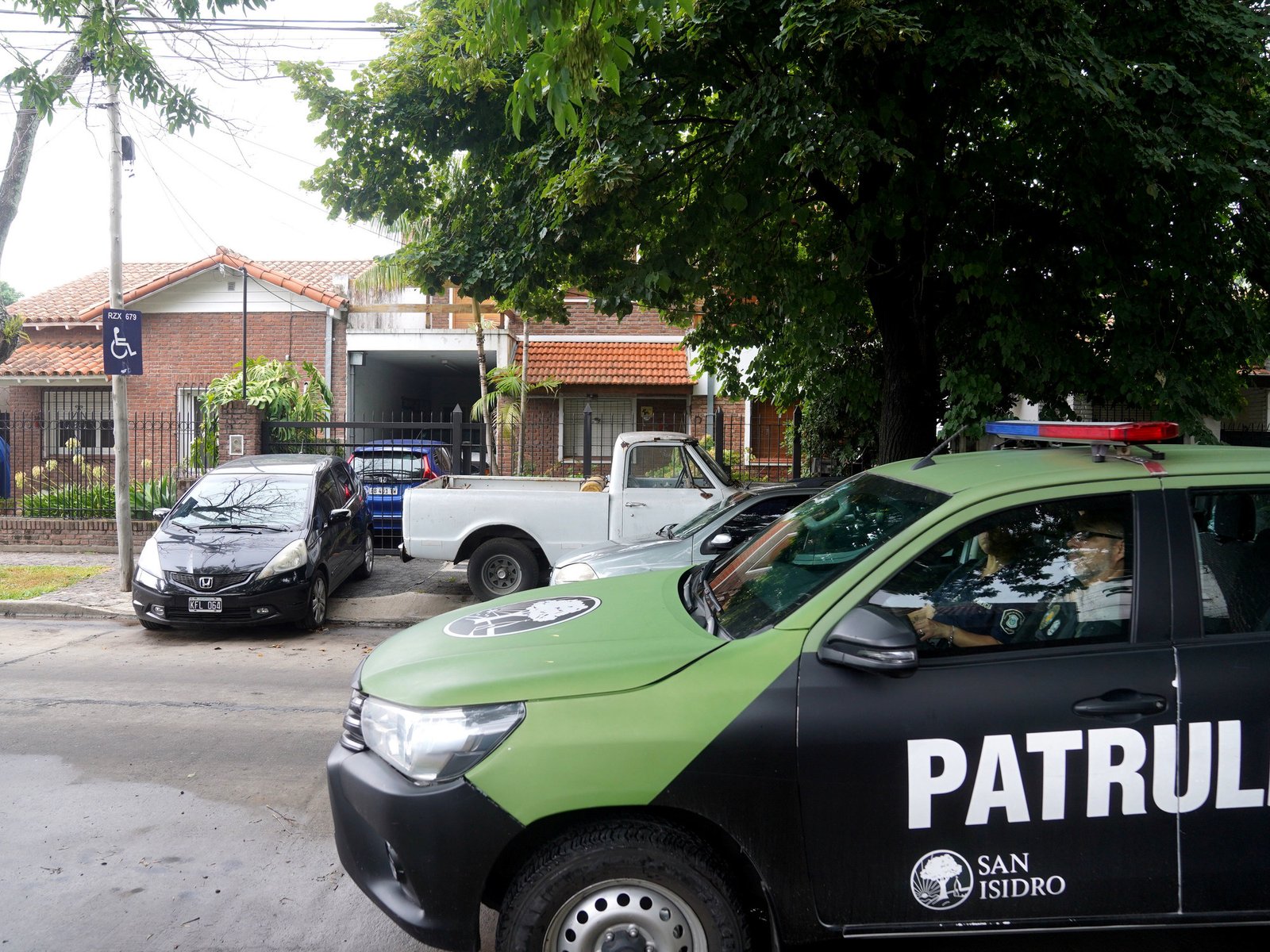 le robaron a un reconocido abogado y se escaparon en la camioneta de su esposa