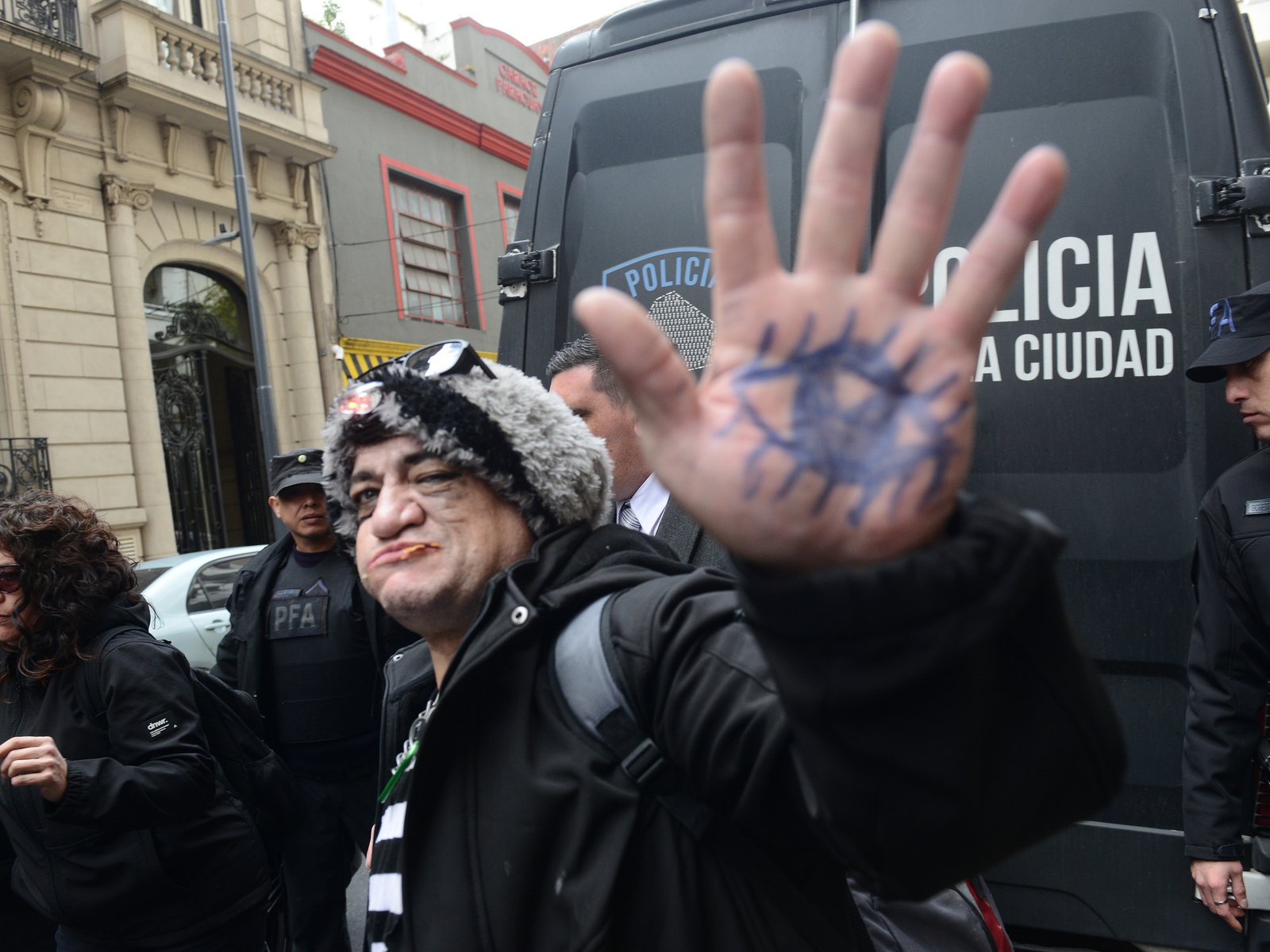 para su defensa, está en riesgo "su propia vida"