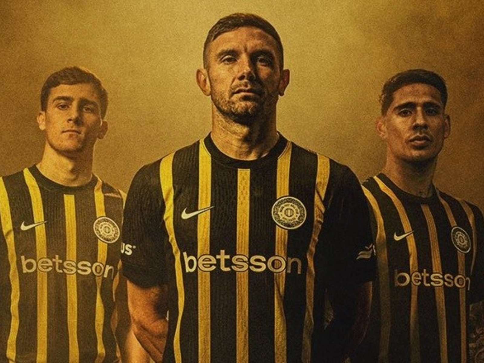 por qué la camiseta nueva de Racing es negra y amarilla