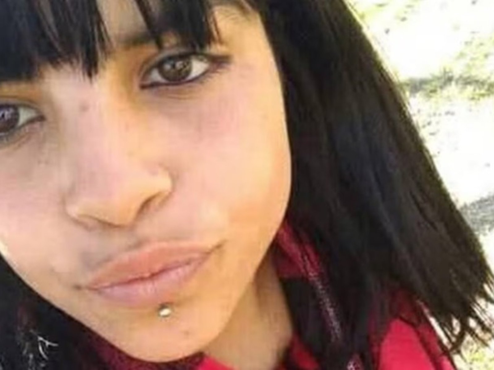 un hombre roció a su novia con un líquido inflamable y la prendió fuego mientras la chica dormía