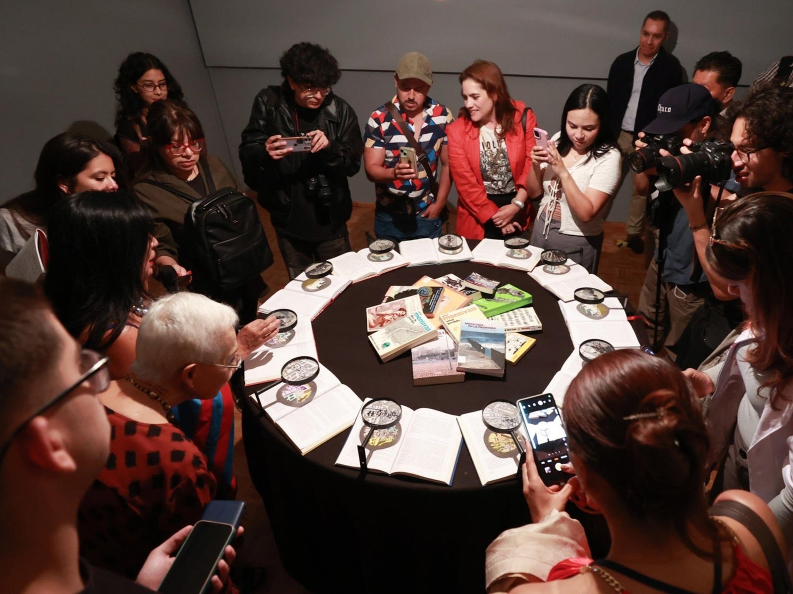 una exposición homenajea al escritor Carlos Monsiváis en México