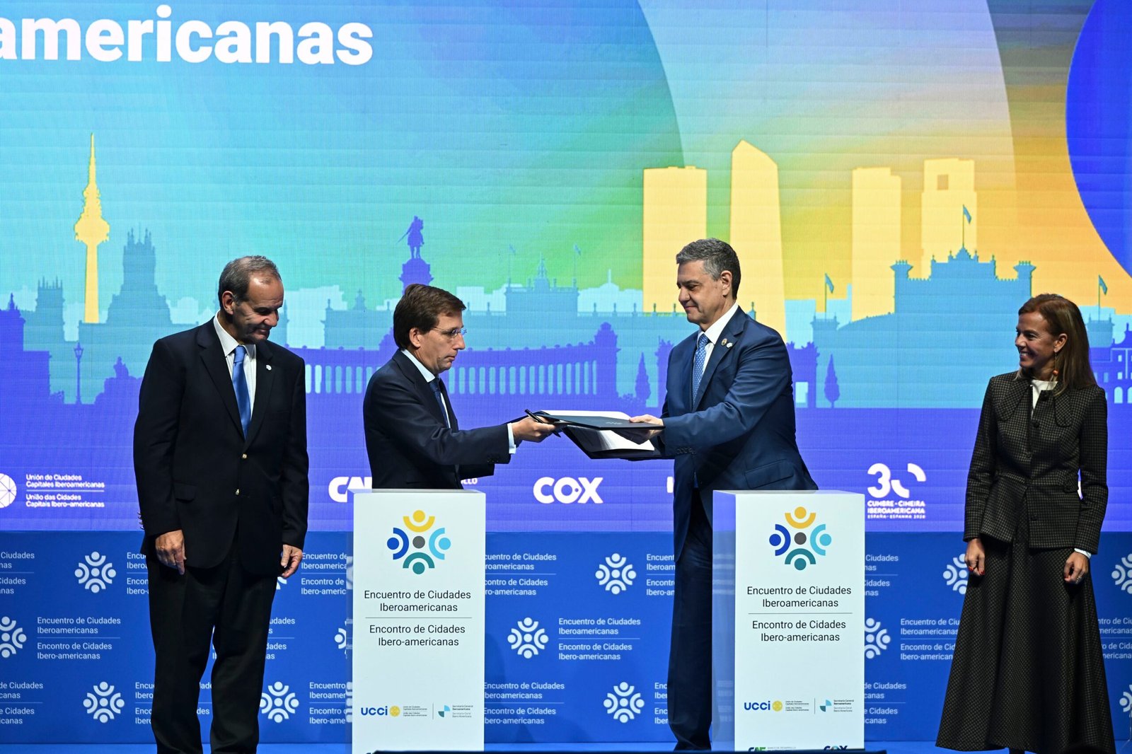 Alcaldes iberoamericanos piden más financiación para enfrentar los retos de la vivienda, la movilidad y el cambio climático