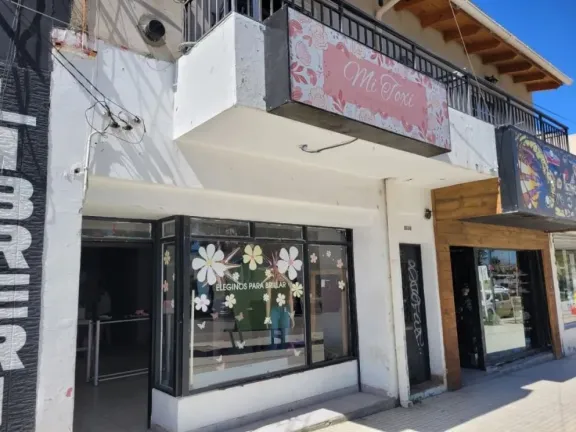 Allanaron al sospechoso del robo en un comercio de la avenida Kennedy y secuestraron dos armas de fuego