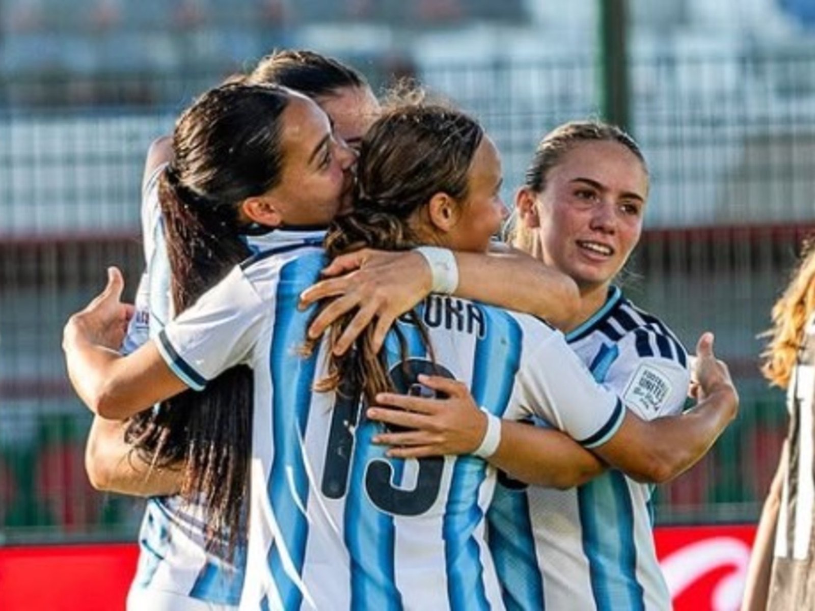 Argentina tuvo su primera alegría con dos goles de la joya de River