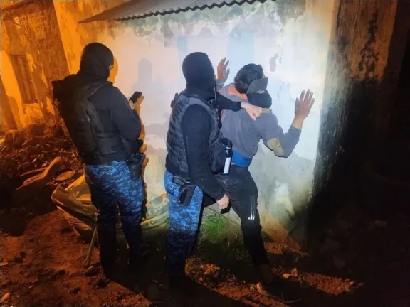 Arrestados por Intentar robar una ventana y una bacha en el barrio Pietrobelli