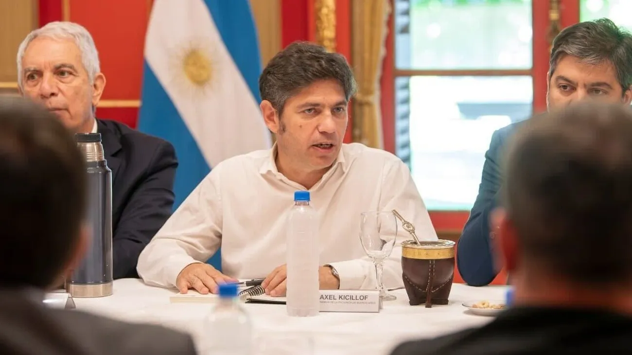 Axel Kicillof reunió a intendentes y se mostró dispuesto a competir en las PASO contra Cristina Kirchner y Sergio Massa