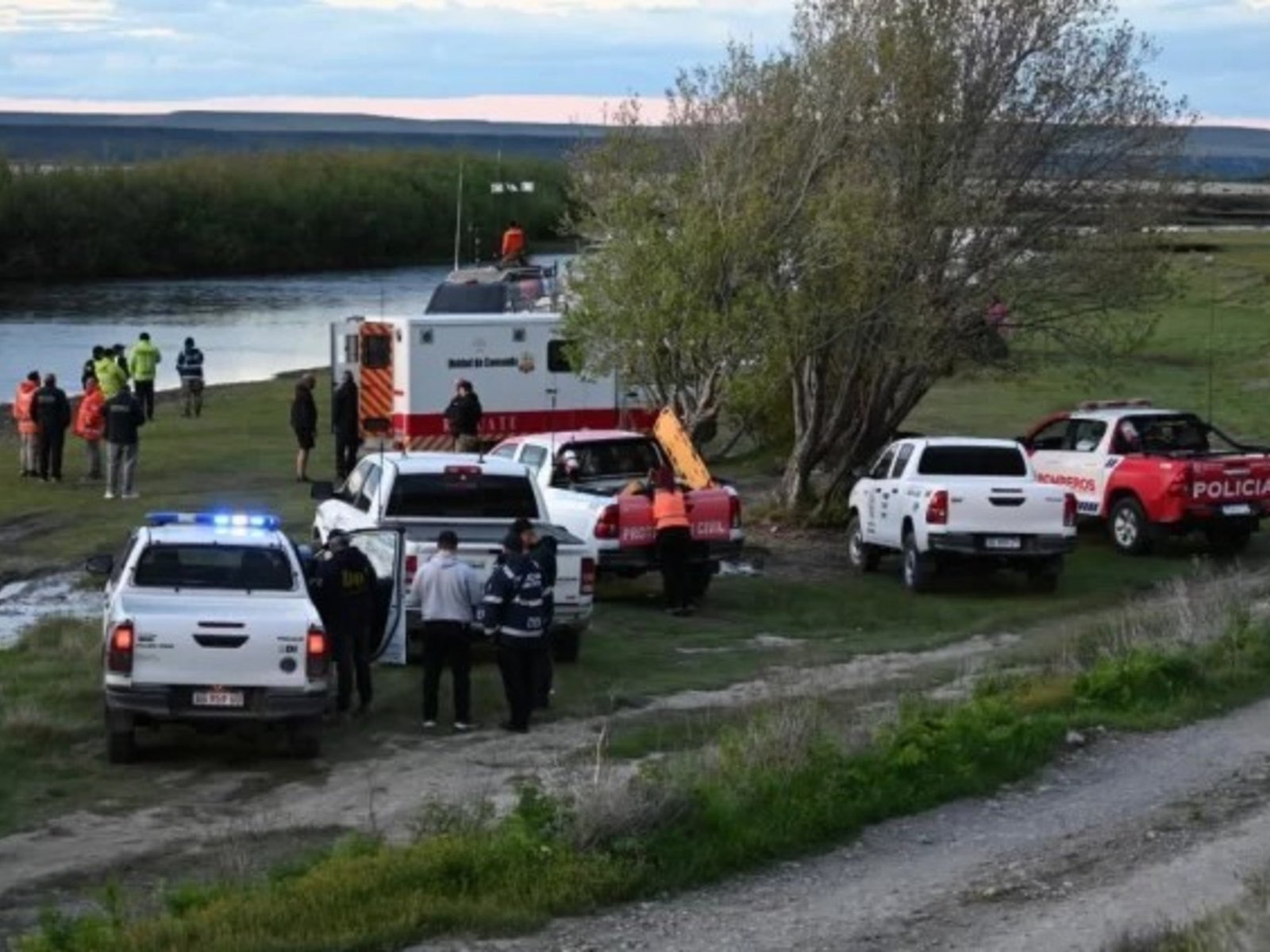 Buscan en Santa Cruz a dos hermanos de 10 y 12 años que fueron arrastrados por la corriente