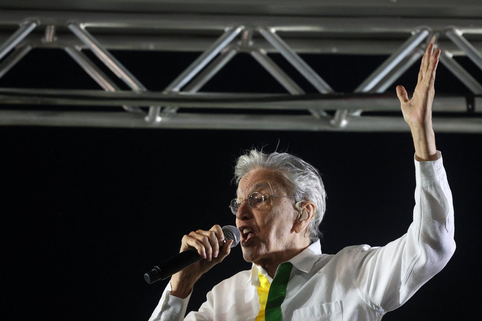 Caetano Veloso y decenas de artistas se vuelcan con Lula en un acto masivo en la playa de Copacabana