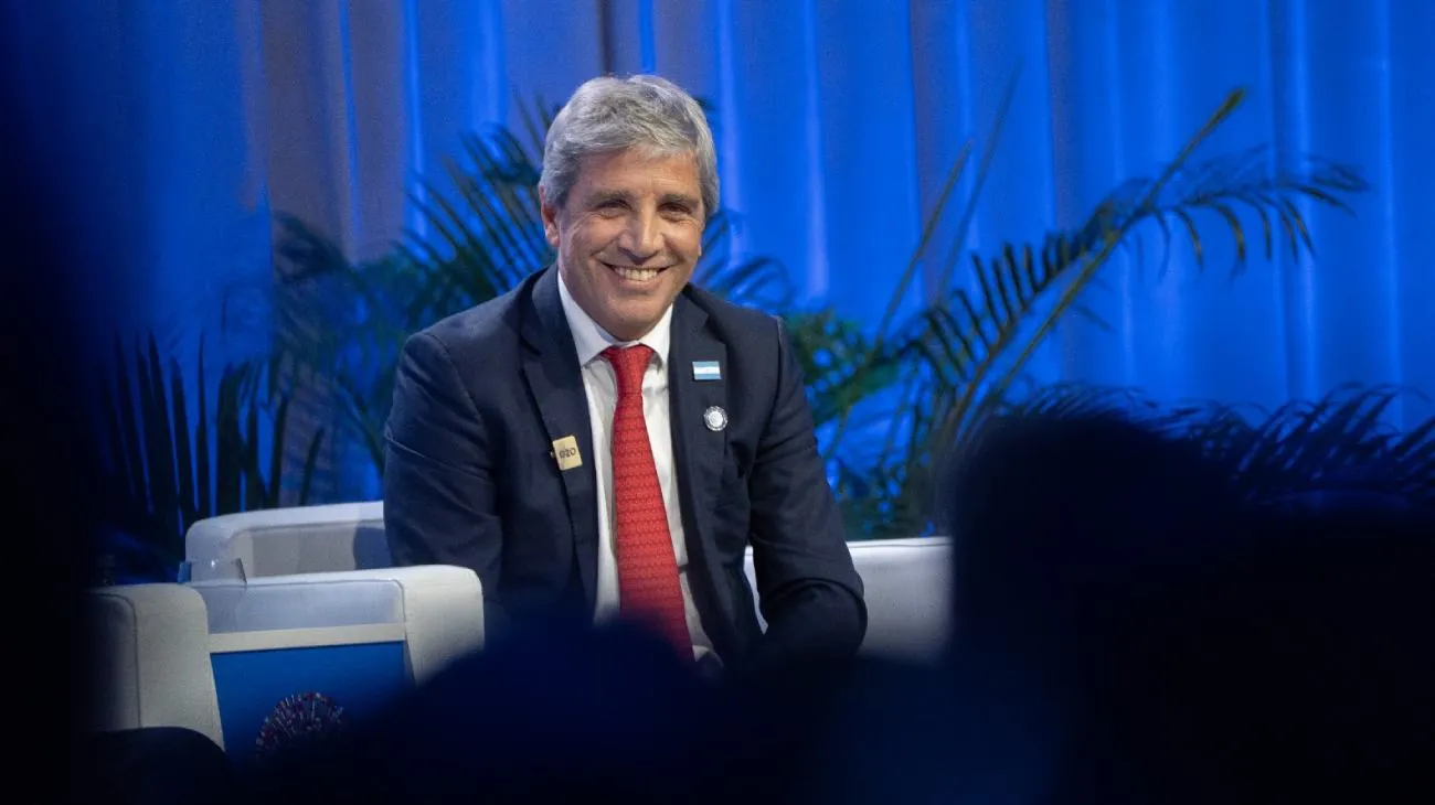 Caputo habla en Rosario ante empresarios y gobernadores en una cumbre clave para las inversiones del RIGI