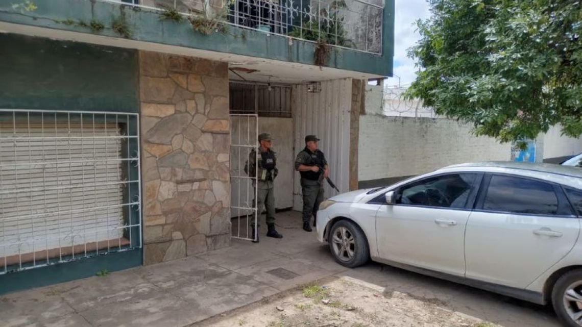 Chaco: cayeron dos jóvenes acusados de planificar con Inteligencia Artificial un tiroteo masivo en una universidad