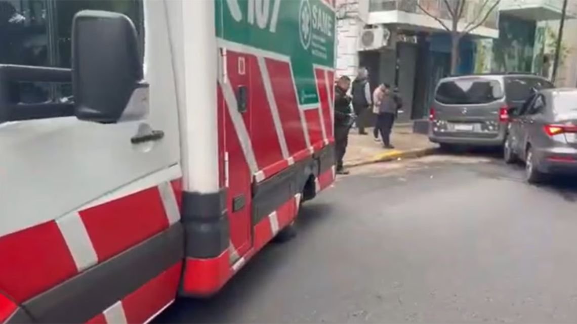Choques porteños: un auto dentro de un banco y otros cinco accidentes durante la madrugada