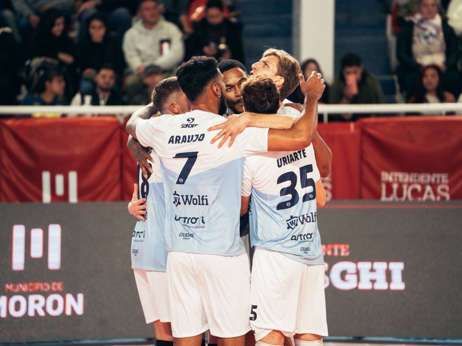 Ciudad se lo dio vuelta a UPCN y ganó la Supercopa de vóley :: Olé