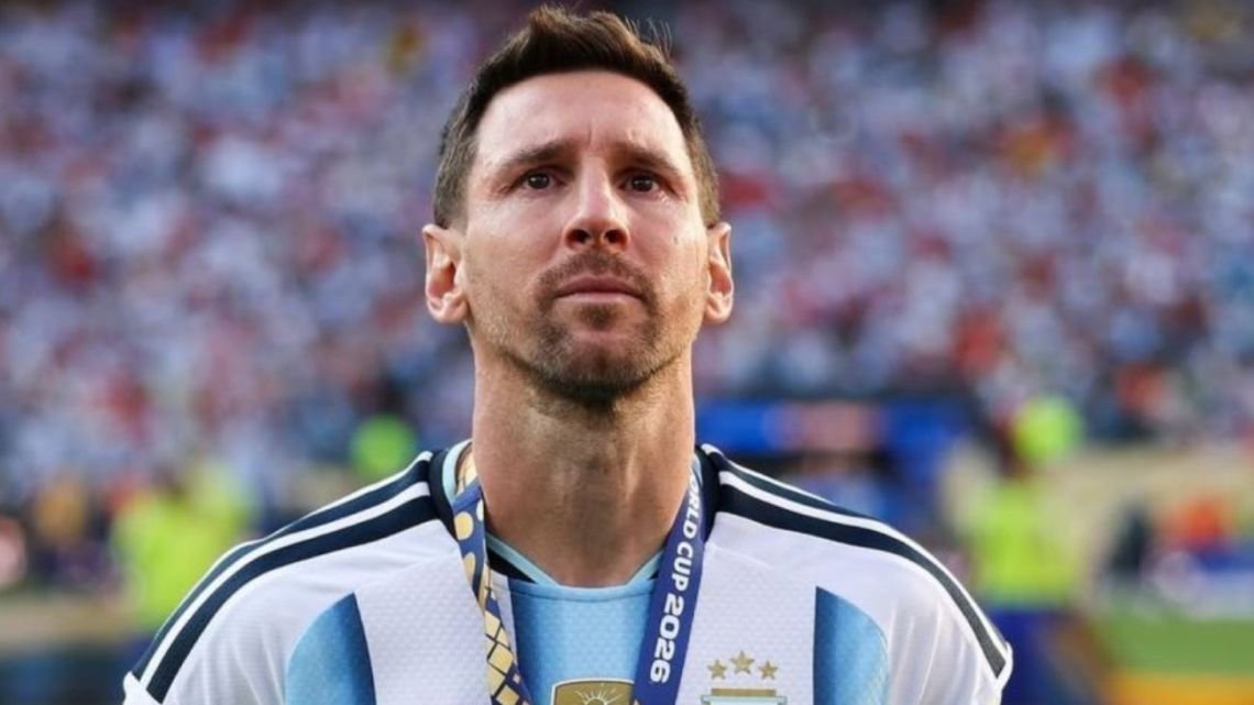Despedida de Messi: la Selección llegó al estadio, mientras la gente espera con shows