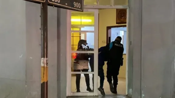 Detienen a un hombre por causar disturbios e incitar a la riña en una farmacia