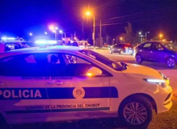 Detienen a un joven tras una peligrosa persecución policial en moto por calles de Rawson
