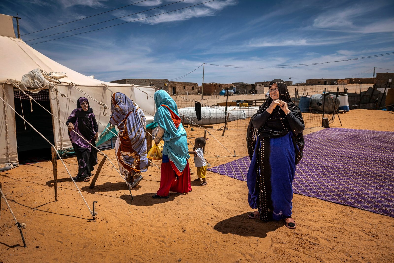 Varias mujeres en los campamentos de refugiados saharauis de Tinduf, en Argelia.