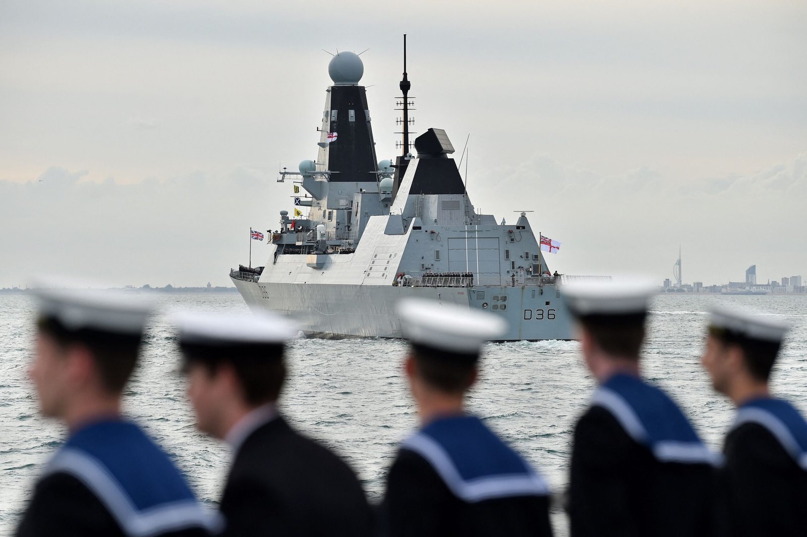 El Reino Unido acusa a un militar de la Royal Navy de espiar para un país extranjero