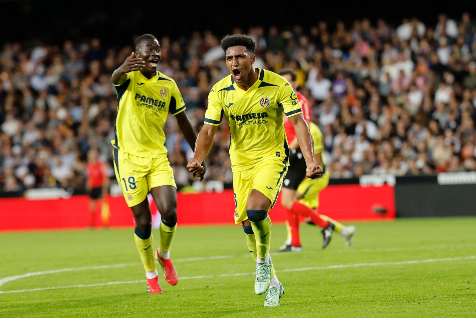 El Villarreal se aprovecha de un pobre Valencia para dar un paso al frente