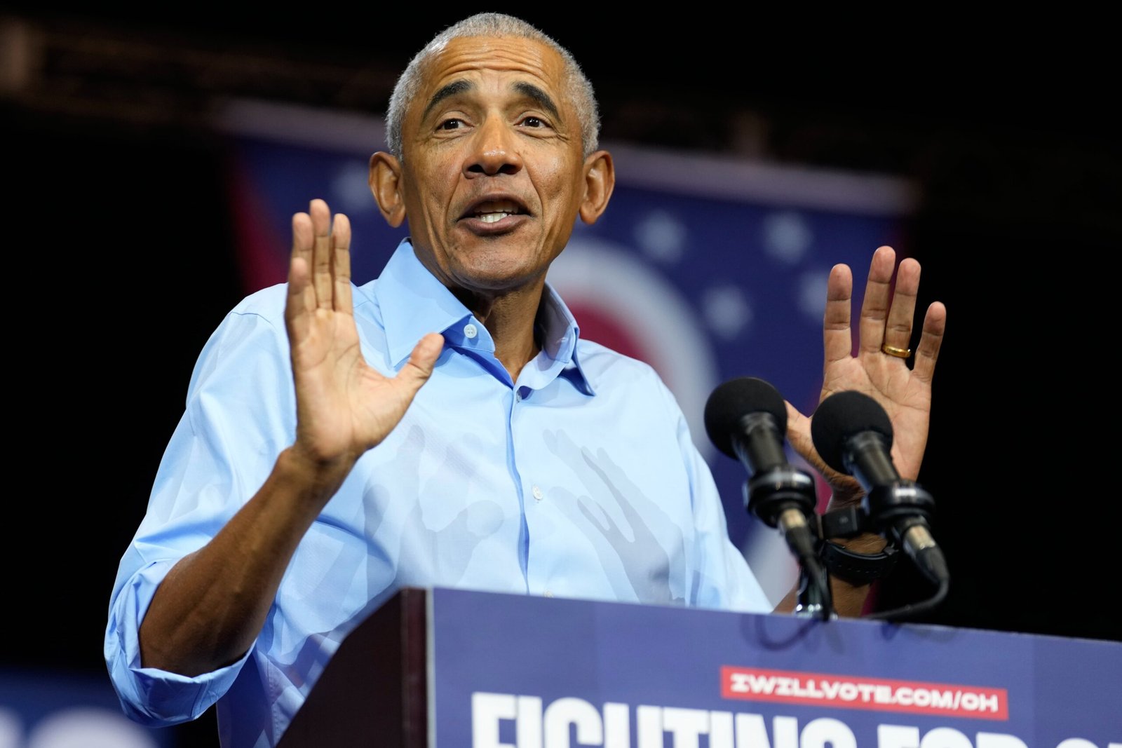 El chiste de la tarta dorada: una broma de Obama de la decoración de Trump en la Casa Blanca irrumpe en campaña