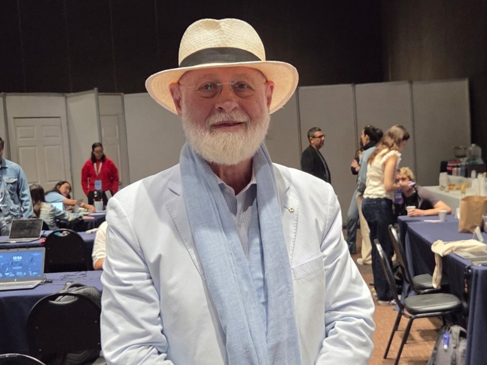 “El mejor ensayo tiene hoy menos peso que un grito o un insulto”