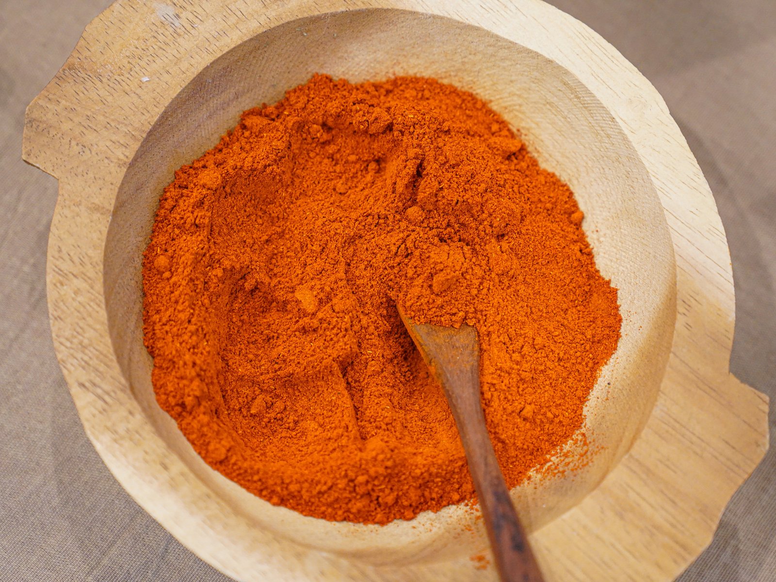 El "oro rojo" que se produce en Argentina, lleva casi un año elaborarlo y es único en el mundo