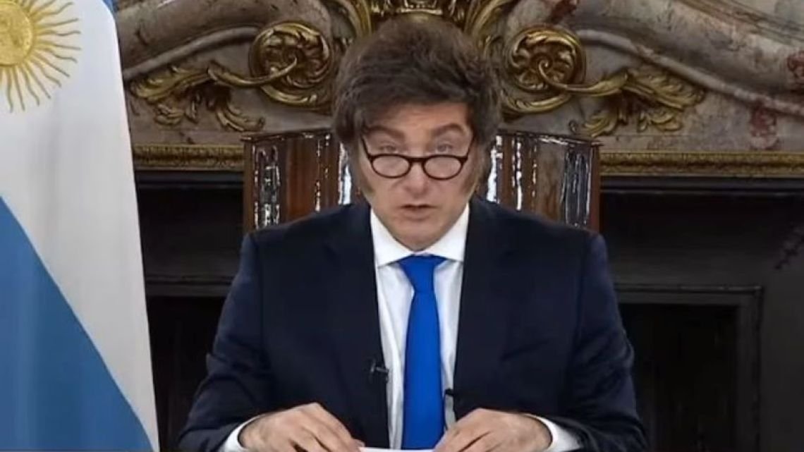 Encuesta: la imagen negativa de Milei trepó al 56% tras sus dichos sobre la gente que no llega a fin de mes
