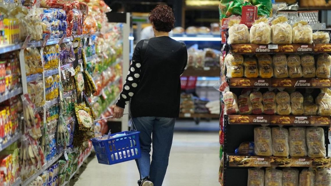 Exportación y línea premium: los dos salvavidas a las que apunta el consumo para sortear la recesión