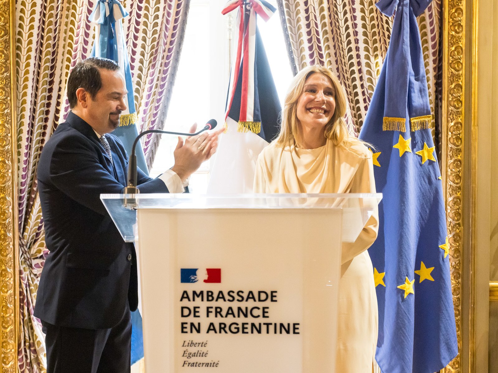 Francia condecoró a Amalia Amoedo con una de sus máximas distinciones culturales