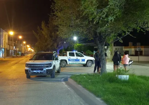 Fuerte choque en avenida Kennedy y Díaz Vélez dejó a una joven hospitalizada