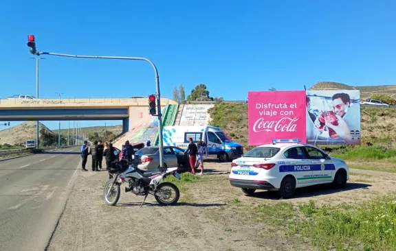 Fuerte colisión entre dos vehículos sobre la Ruta 3 en el puente de Rodríguez Peña