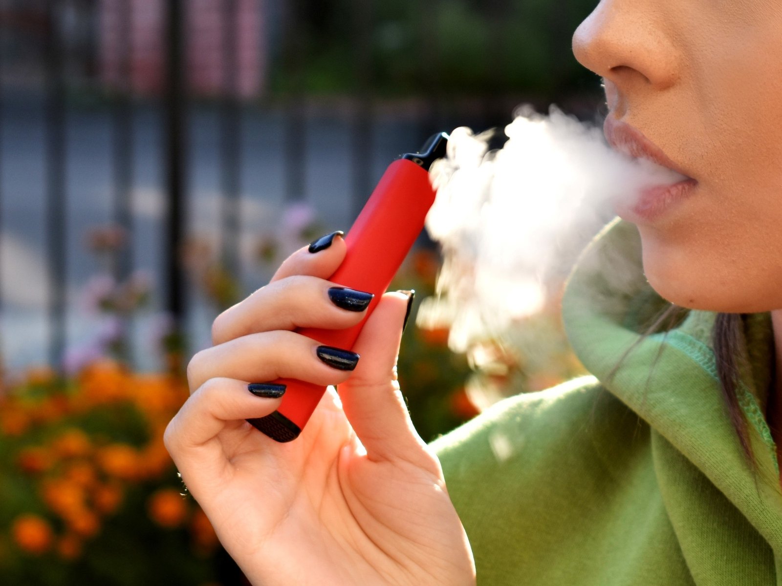Hacen una encuesta oficial para saber qué opina la gente sobre el cigarrillo electrónico y se llevan una sorpresa