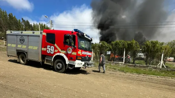Incendio destruyó un vehículo en Fracción 14