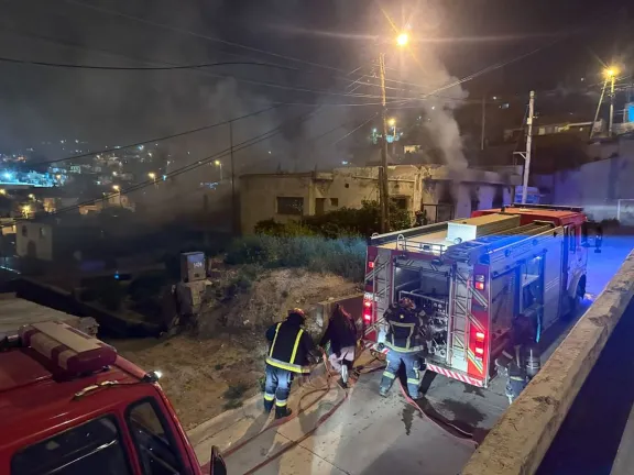 Incendio destruyó una vivienda abandonada en la calle Saavedra