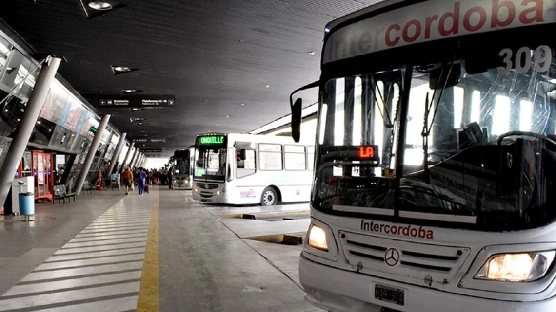 Interurbanos: la Provincia convocó a una reunión para destrabar el conflicto