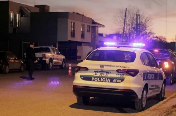 La retuvo en un motel, la arrastró de los pelos y la amenazó "ahora vas a ver, te voy a cagar matando"