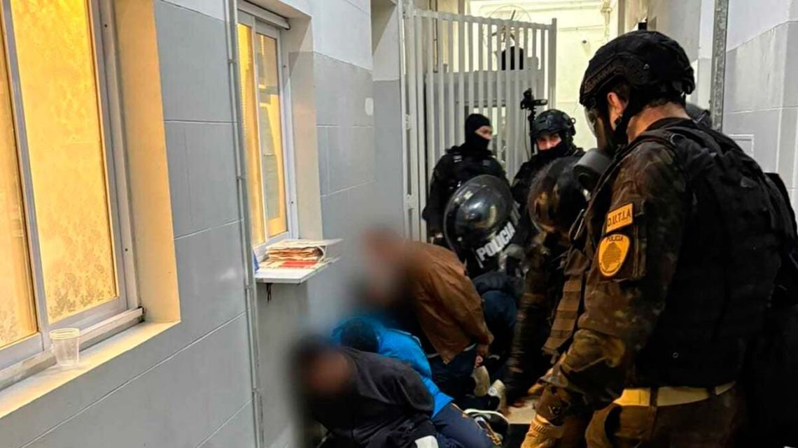 Liberaron al policía que estaba de rehén en una comisaría del microcentro porteño