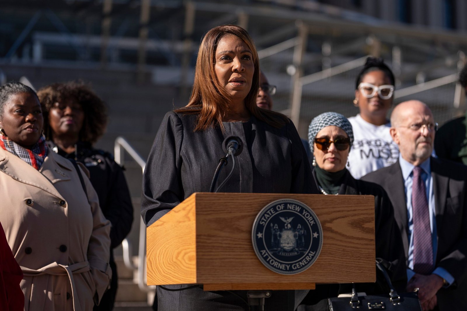 Los abogados de dos de los acusados por la violación grupal en Cornell buscan apartar del caso a Letitia James por su apoyo a la víctima