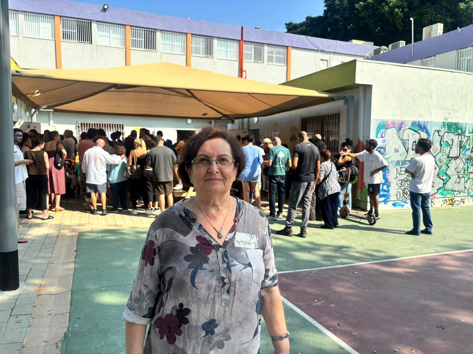 Fanny Kanigel, israelí de origen argentino, en un colegio electoral en Tel Aviv, el 27 de octubre de 2026.
