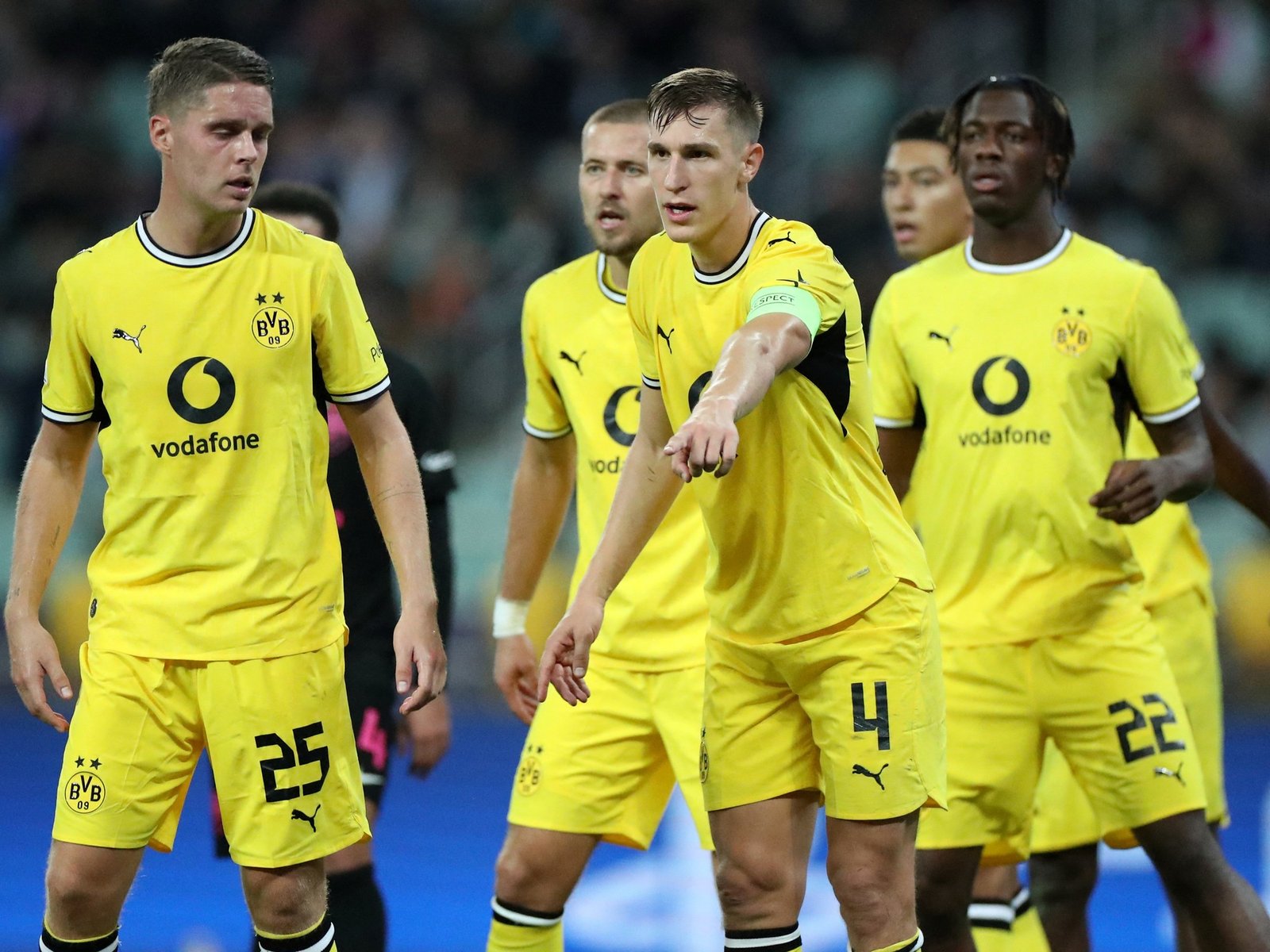 Los futbolistas del Borussia Dortmund no se ducharon tras un partido de Champions en Azerbaiyán por miedo a contagiarse una bacteria: qué es la Legionella