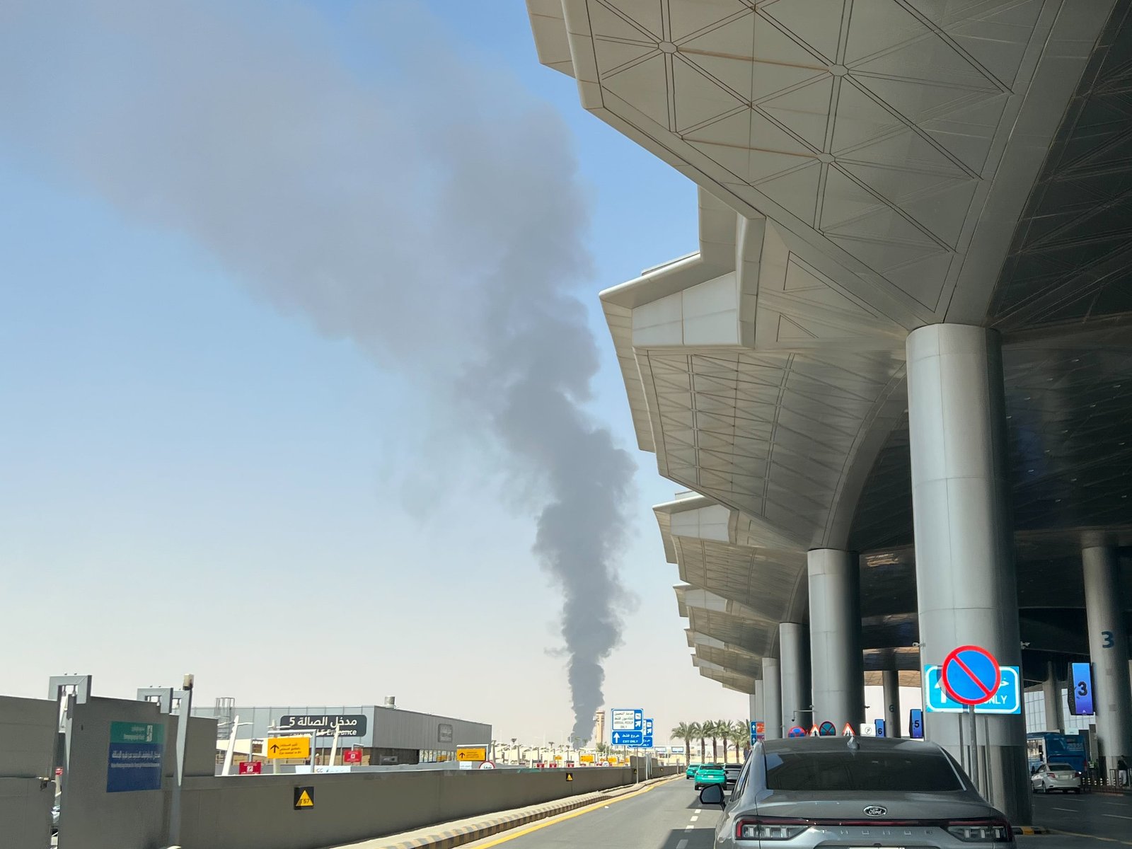Los hutíes de Yemen amenazan a las compañías aéreas para que dejen de volar a Arabia Saudí
