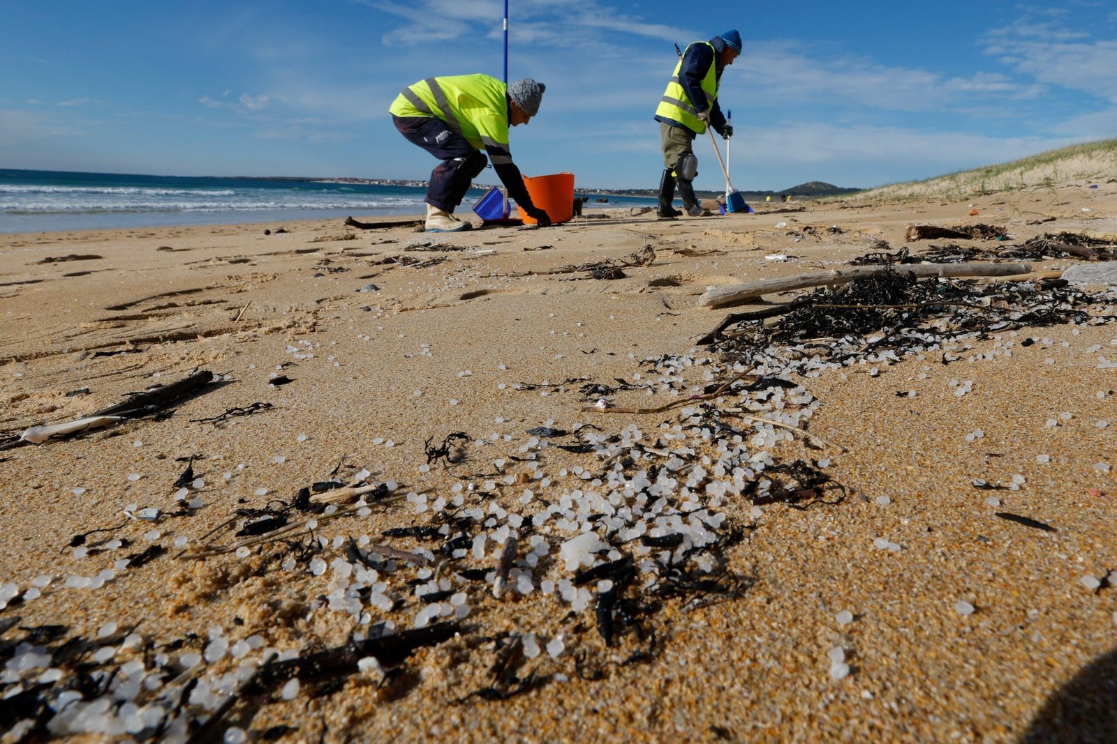 Los microplásticos no son inertes: se activan en el agua y pueden dañar la salud